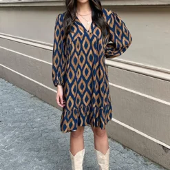 Aztec Jurk Chelby Blauw Camel 16 Aztec Jurk Chelby Blauw Camel -Mooie Stijl Verkoop Aztec Jurk Chelby Blauw Camel 3 586x900 2