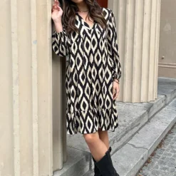 Aztec Jurk Chelby Zwart Beige 13 Aztec Jurk Chelby Zwart Beige -Mooie Stijl Verkoop Aztec Jurk Chelby Zwart Beige 3 586x900 1