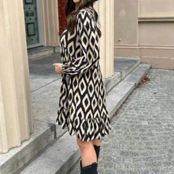 Aztec Jurk Chelby Zwart Beige 19 Aztec Jurk Chelby Zwart Beige -Mooie Stijl Verkoop Aztec Jurk Chelby Zwart Beige 4 586x900 2