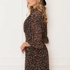 Bloemenprint Ruches Jurk Fenna 8 Bloemenprint Ruches Jurk Fenna -Mooie Stijl Verkoop Bloemenprint Ruches Jurk Fenna 4 586x900 1