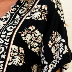 Blouse Jurk Met Print Jasmine Zwart -Mooie Stijl Verkoop Blouse Jurk Met Print Jasmine Zwart 2 586x900 1