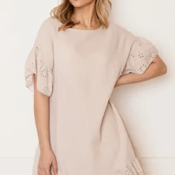 Detailed Katoenen Jurk Robin Beige -Mooie Stijl Verkoop Detailed Katoenen Jurk Robin Beige 5 586x900 2