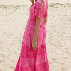 Embroidery Maxi Jurk Maureen Fuchsia -Mooie Stijl Verkoop Embroidery Maxi Jurk Maureen Fuchsia 5 586x900 2