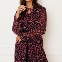 Exclusive Bloemenprint Jurk Noé Zwart Roze -Mooie Stijl Verkoop Exclusive Bloemenprint Jurk No Zwart Roze 1 586x900 2