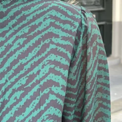 Limited Print Jurk Yade Smaragd -Mooie Stijl Verkoop Foto 14 09 2022 10 08 13 586x900 1