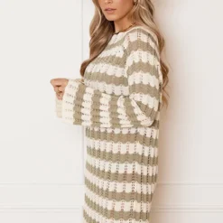 Gehaakte Wavy Jurk Maura Army Ecru 18 Gehaakte Wavy Jurk Maura Army Ecru -Mooie Stijl Verkoop Gehaakte Wavy Jurk Maura Army Ecru 1 586x900 2