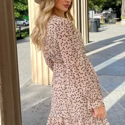 Hartjes Strik Jurk Vivian Beige -Mooie Stijl Verkoop Hartjes Strik Jurk Vivian Beige 5 586x900 1