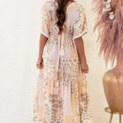 Ibiza Maxi Print Jurk Yvette Beige -Mooie Stijl Verkoop Ibiza Maxi Print Jurk Yvette Beige 3 586x900 1