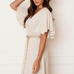 Jurk Nikkie Beige 2.0 -Mooie Stijl Verkoop Jurk Nikkie Beige 2 3 1 586x900 1