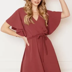 Jurk Nikkie Dust Roze 2.0 -Mooie Stijl Verkoop Jurk Nikkie Dust Roze 2 3 586x900 1