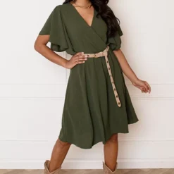 Jurk Nikkie Legergroen 2.0 -Mooie Stijl Verkoop Jurk Nikkie Legergroen 2 2 586x900 1