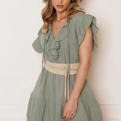 Katoenen Ruches Jurk Dunja Army -Mooie Stijl Verkoop Katoenen Ruches Jurk Dunja Army 2 586x900 2