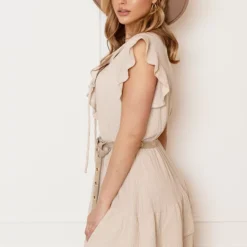 Katoenen Ruches Jurk Dunja Beige -Mooie Stijl Verkoop Katoenen Ruches Jurk Dunja Beige 4 586x900 1