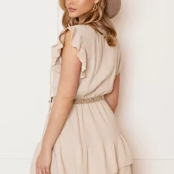 Katoenen Ruches Jurk Dunja Beige -Mooie Stijl Verkoop Katoenen Ruches Jurk Dunja Beige 5 586x900 1