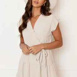 Mooie Stijl Verkoop -Mooie Stijl Verkoop Laagjes Jurk Lexy Beige 3 1 586x900 1