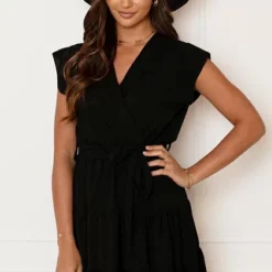 Laagjes Jurk Lexy Zwart -Mooie Stijl Verkoop Laagjes Jurk Lexy Zwart 1 1 586x900 2