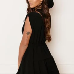 Laagjes Jurk Lexy Zwart -Mooie Stijl Verkoop Laagjes Jurk Lexy Zwart 4 1 586x900 1