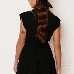 Laagjes Jurk Lexy Zwart -Mooie Stijl Verkoop Laagjes Jurk Lexy Zwart 6 1 586x900 1