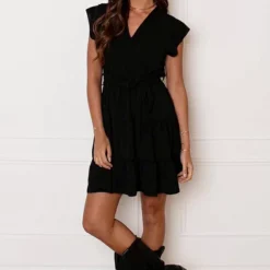 Laagjes Jurk Lexy Zwart -Mooie Stijl Verkoop Laagjes Jurk Lexy Zwart 7 1 586x900 1