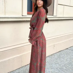 Lange Jurk Met Bladeren Cassie Army -Mooie Stijl Verkoop Lange Jurk Met Bladeren Cassie Army 3 1 586x900 1