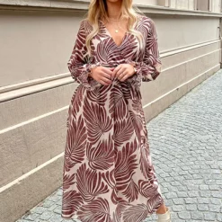 Lange Jurk Met Bladeren Cassie Beige -Mooie Stijl Verkoop Lange Jurk Met Bladeren Cassie Beige 4 586x900 2