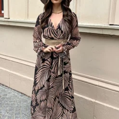 Lange Jurk Met Bladeren Cassie Zwart 17 Lange Jurk Met Bladeren Cassie Zwart -Mooie Stijl Verkoop Lange Jurk Met Bladeren Cassie Zwart 2 586x900 1