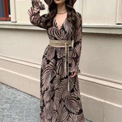 Lange Jurk Met Bladeren Cassie Zwart 19 Lange Jurk Met Bladeren Cassie Zwart -Mooie Stijl Verkoop Lange Jurk Met Bladeren Cassie Zwart 3 586x900 2