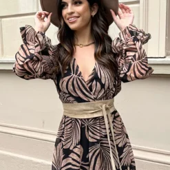 Lange Jurk Met Bladeren Cassie Zwart 12 Lange Jurk Met Bladeren Cassie Zwart -Mooie Stijl Verkoop Lange Jurk Met Bladeren Cassie Zwart 4 586x900 1