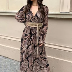 Lange Jurk Met Bladeren Cassie Zwart 18 Lange Jurk Met Bladeren Cassie Zwart -Mooie Stijl Verkoop Lange Jurk Met Bladeren Cassie Zwart 5 586x900 2