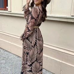 Lange Jurk Met Bladeren Cassie Zwart 14 Lange Jurk Met Bladeren Cassie Zwart -Mooie Stijl Verkoop Lange Jurk Met Bladeren Cassie Zwart 6 586x900 1