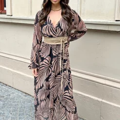 Lange Jurk Met Bladeren Cassie Zwart 16 Lange Jurk Met Bladeren Cassie Zwart -Mooie Stijl Verkoop Lange Jurk Met Bladeren Cassie Zwart 8 586x900 1