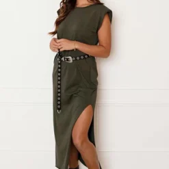 Lange Jurk Met Split Marit Army -Mooie Stijl Verkoop Lange Jurk Met Split Marit Army 1 586x900 1