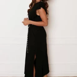 Lange Ruffle Jurk Met Split Fae Zwart -Mooie Stijl Verkoop Lange Ruffle Jurk Met Split Fae Zwart 3 586x900 1