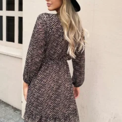 Limited Print Jurk Yade Camel -Mooie Stijl Verkoop Limited Print Jurk Yade Camel 1 586x900 1