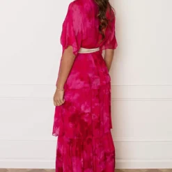 Maxi Laagjes Jurk Maja Fuchsia -Mooie Stijl Verkoop Maxi Laagjes Jurk Maja Fuchsia 3 586x900 2