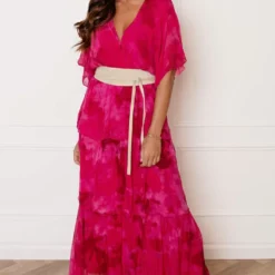 Maxi Laagjes Jurk Maja Fuchsia -Mooie Stijl Verkoop Maxi Laagjes Jurk Maja Fuchsia 4 586x900 2