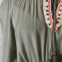 Maxi Offshoulder Jurk Laila Army 16 Maxi Offshoulder Jurk Laila Army -Mooie Stijl Verkoop Maxi Offshoulder Jurk Laila Army close 586x900 1