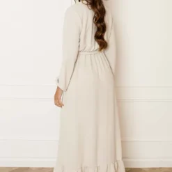 Maxi Strik Jurk Elize Beige -Mooie Stijl Verkoop Maxi Strik Jurk Elize Beige 586x900 1