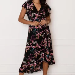 Midi Jurk Bloemenprint Jenny Zwart Roze -Mooie Stijl Verkoop Midi Jurk Bloemenprint Jenny Zwart Roze 2 586x900 2