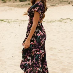 Midi Jurk Bloemenprint Jenny Zwart Roze -Mooie Stijl Verkoop Midi Jurk Bloemenprint Jenny Zwart Roze 3 586x900 1