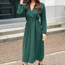 Midi Jurk Met Zakken Leah Smaragd 16 Midi Jurk Met Zakken Leah Smaragd -Mooie Stijl Verkoop Midi Jurk Met Zakken Leah Smaragd 7 586x900 1