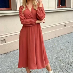 Midi Jurk Met Zakken Leah Terracotta -Mooie Stijl Verkoop Midi Jurk Met Zakken Leah Terracotta 1 586x900 1