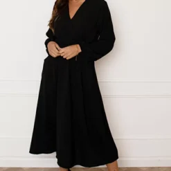 Midi Jurk Met Zakken Leah Zwart -Mooie Stijl Verkoop Midi Jurk Met Zakken Leah Zwart 2 586x900 1