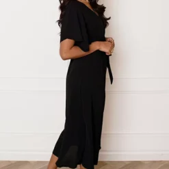 Midi Jurk Nikkie Zwart 14 Midi Jurk Nikkie Zwart -Mooie Stijl Verkoop Midi Jurk Nikkie Zwart 7 586x900 1