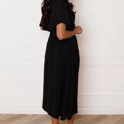 Midi Jurk Nikkie Zwart 15 Midi Jurk Nikkie Zwart -Mooie Stijl Verkoop Midi Jurk Nikkie Zwart 8 586x900 1