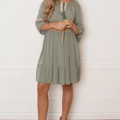 Offshoulder Jurk Laila Army -Mooie Stijl Verkoop Offshoulder Jurk Laila Army 8 586x900 1