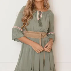 Offshoulder Jurk Laila Army -Mooie Stijl Verkoop Offshoulder Jurk Laila Army 9 586x900 1