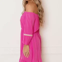 Offshoulder Jurk Laila Fuchsia -Mooie Stijl Verkoop Offshoulder Jurk Laila Fuchsia 10 586x900 1