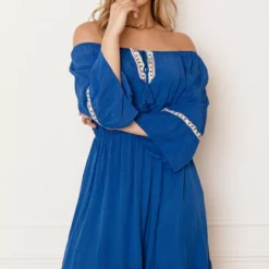 Offshoulder Jurk Laila Kobalt -Mooie Stijl Verkoop Offshoulder Jurk Laila Kobalt 4 586x900 1