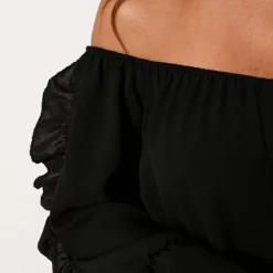 Offshoulder Jurk Met Split Bibi Zwart -Mooie Stijl Verkoop Offshoulder Jurk Met Split Bibi Zwart 4 586x900 1